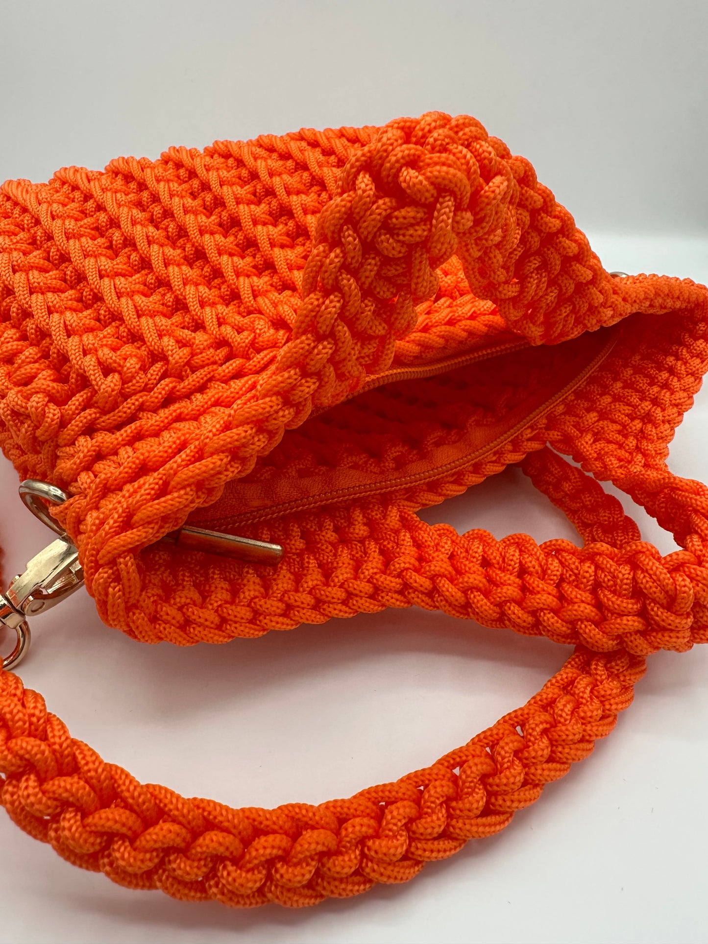 Sac à main artisanal en crochet – Bandoulière amovible – Fabrication artisanale